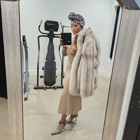 COPY - SAGA Fox M - Gorgeous! - Picture 9 of 17